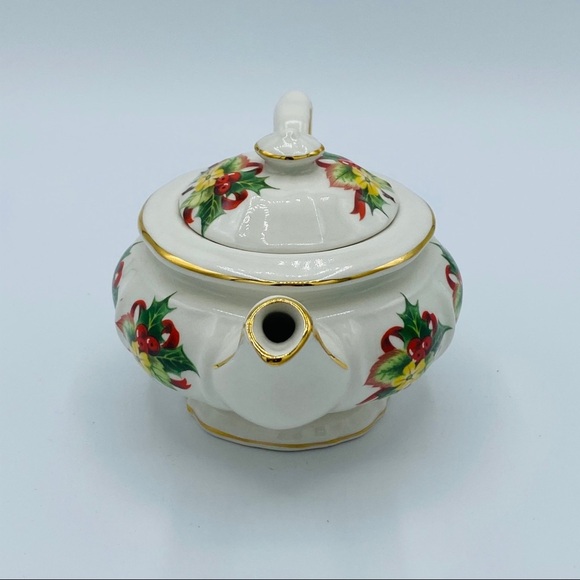 Windsor || "Mini" Teapot with Holiday Holly - Picture 2 of 11